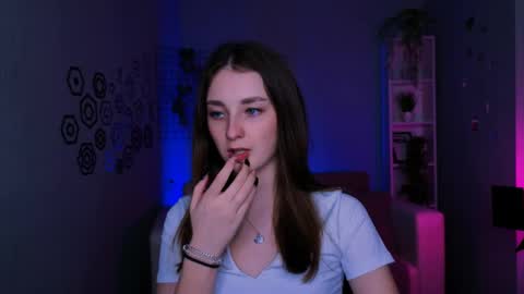 Alisa online show from April 15, 2026, 7:21 pm