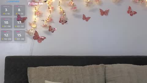 Snapshot of alisawilson_ chatting on February 14, 2025, 5:19 am Alisa online show from February 14, 2025, 5:19 am