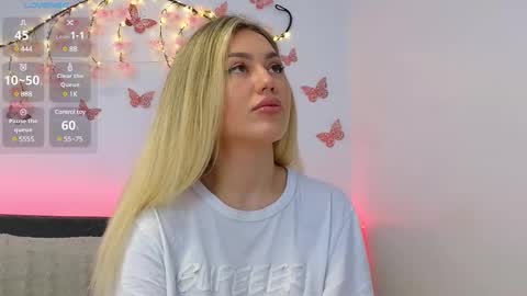 Snapshot of alisawilson_ chatting on March 12, 2025, 5:46 am Alisa online show from March 12, 2025, 5:46 am