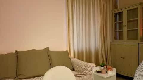 Snapshot of alisia_mars chatting on November 17, 2025, 8:31 am Alisia online show from November 17, 2025, 8:31 am