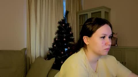 Snapshot of alisia_mars chatting on December 21, 2025, 9:38 am Alisia online show from December 21, 2025, 9:38 am