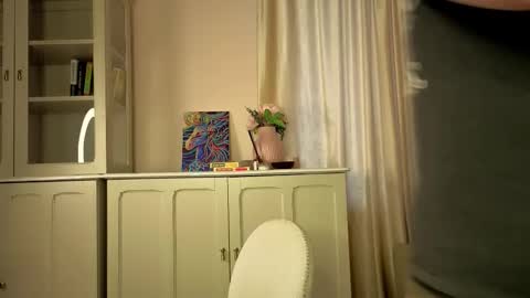 Snapshot of alisia_mars chatting on February 11, 2026, 6:40 am Alisia online show from February 11, 2026, 6:40 am