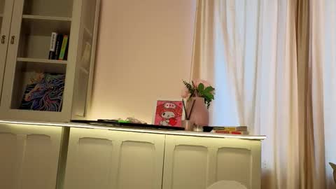 Snapshot of alisia_mars chatting on February 23, 2026, 8:44 am Alisia online show from February 23, 2026, 8:44 am