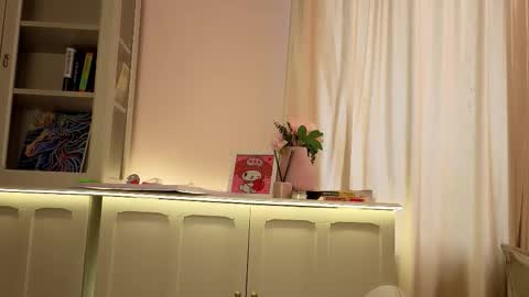 Snapshot of alisia_mars chatting on February 27, 2026, 8:14 am Alisia online show from February 27, 2026, 8:14 am