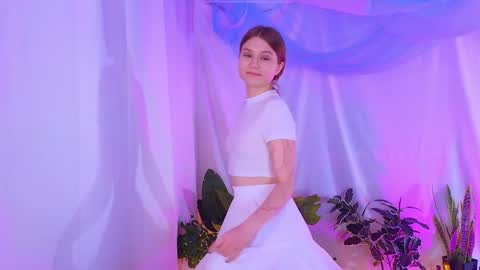 Alisia online show from December 3, 2024, 7:10 am