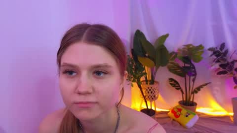 Alisia online show from December 5, 2024, 1:06 pm