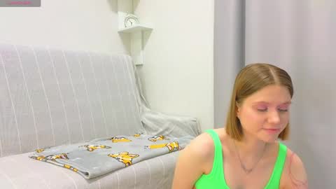Alisia online show from April 13, 2026, 3:17 pm
