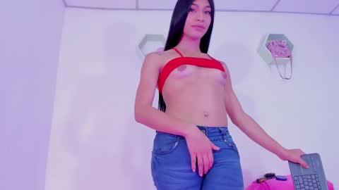 Snapshot of alisiacollinsss chatting on December 12, 2024, 8:21 pm Alisia online show from December 12, 2024, 8:21 pm