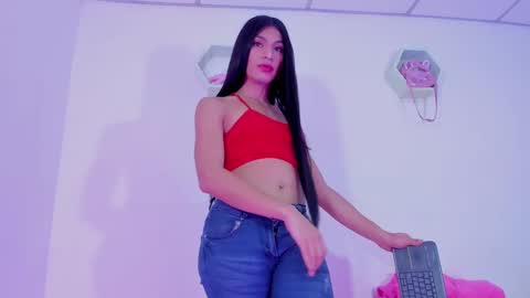 Snapshot of alisiacollinsss chatting on December 13, 2024, 1:26 am Alisia online show from December 13, 2024, 1:26 am