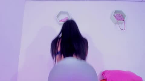 Snapshot of alisiacollinsss chatting on December 19, 2024, 7:29 pm Alisia online show from December 19, 2024, 7:29 pm