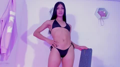 Snapshot of alisiacollinsss chatting on January 14, 2025, 4:57 am Alisia online show from January 14, 2025, 4:57 am