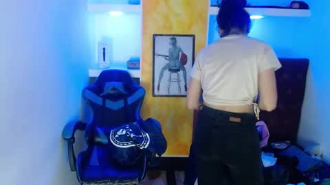 ALISON MOON online show from September 18, 2025, 1:46 pm