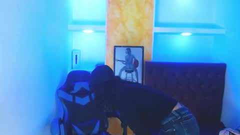 ALISON MOON online show from September 20, 2025, 12:39 pm