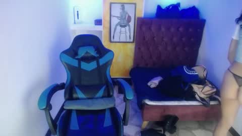 ALISON MOON online show from September 26, 2025, 11:47 am