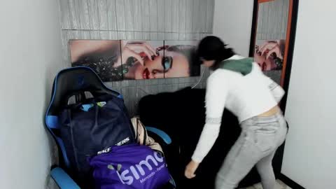 ALISON MOON online show from October 2, 2025, 12:01 pm