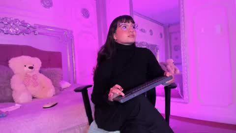 Alison Fishert online show from January 21, 2025, 11:56 am