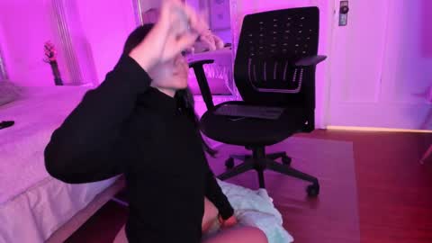 Alison Fishert online show from January 21, 2025, 2:59 pm