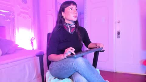 Alison Fishert online show from February 12, 2025, 11:51 am