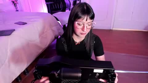 Alison Fishert online show from October 9, 2025, 12:47 pm