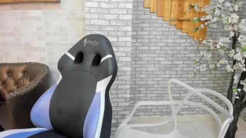 alisonn_doll online show from December 19, 2025, 12:12 pm