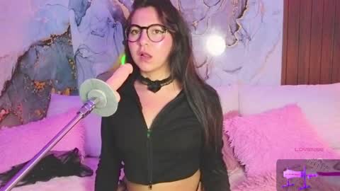 Mia online show from April 16, 2026, 8:42 pm