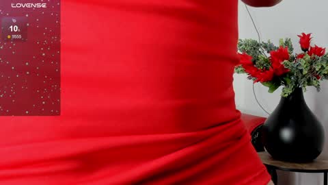 Alisson Domit  online show from December 5, 2024, 2:11 pm