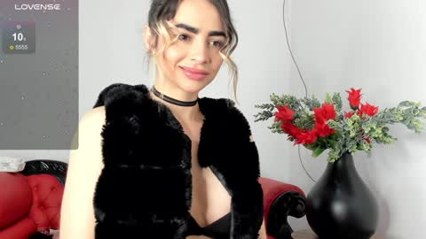 Alisson Domit  online show from December 7, 2024, 12:35 pm