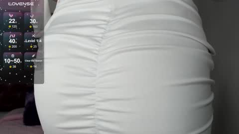 Alisson Domit  online show from February 5, 2025, 3:09 pm