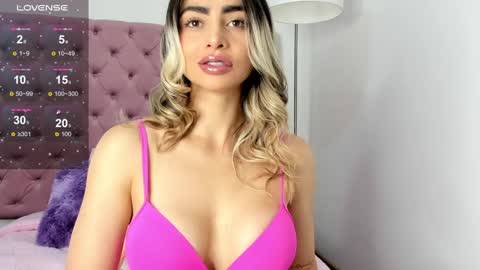 Alisson Domit  online show from February 6, 2025, 2:04 pm