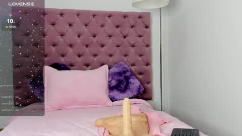 Alisson Domit  online show from March 8, 2025, 8:57 pm