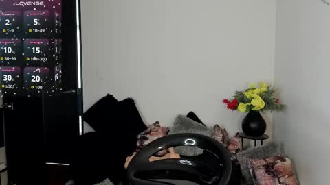 Alisson Domit  online show from September 15, 2025, 2:39 pm