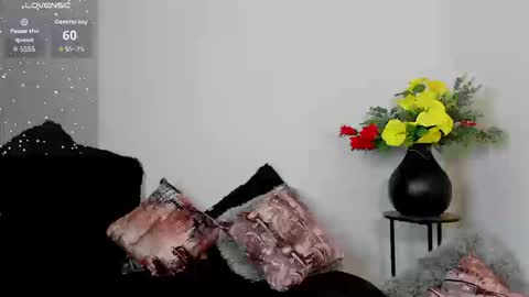 Alisson Domit  online show from September 19, 2025, 2:51 pm