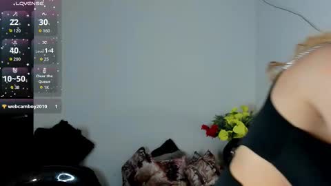 Alisson Domit  online show from September 25, 2025, 5:27 pm