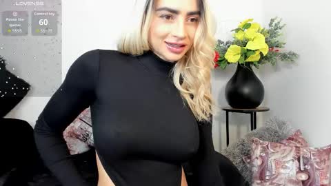 Alisson Domit  online show from October 6, 2025, 2:58 pm