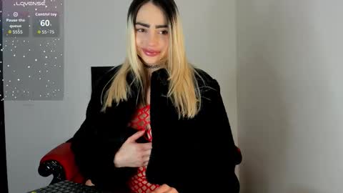 Alisson Domit  online show from October 25, 2025, 2:24 pm