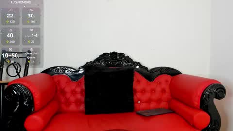 Alisson Domit  online show from November 5, 2025, 2:50 pm