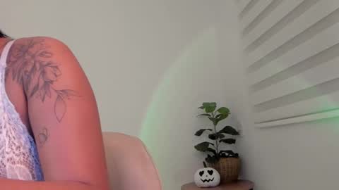 Snapshot of alissonkisses chatting on October 12, 2025, 5:50 am alisson online show from October 12, 2025, 5:50 am