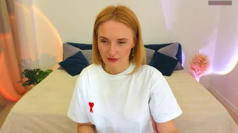 alisssarose online show from April 8, 2026, 9:37 pm