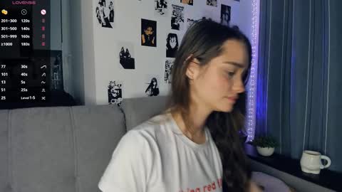 Alivia online show from November 7, 2025, 10:26 am