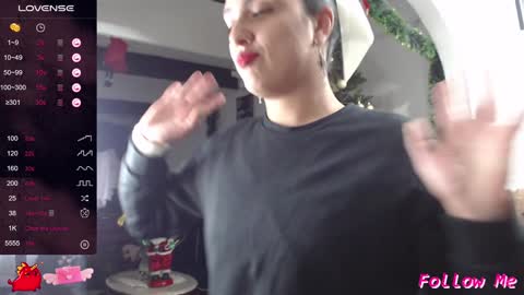 Snapshot of alix_beltran chatting on January 3, 2025, 10:51 pm Alix online show from January 3, 2025, 10:51 pm