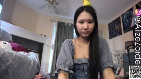 Alize Zaide online show from December 14, 2025, 7:18 pm