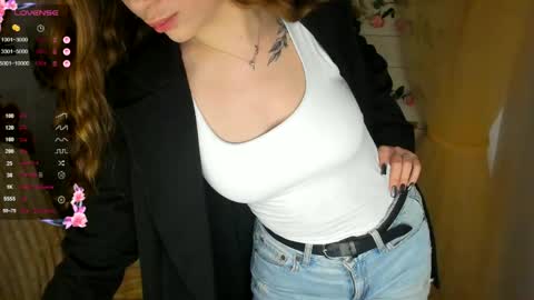 Snapshot of allana_dream chatting on May 13, 2026, 6:44 am Allana online show from May 13, 2026, 6:44 am