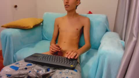 Snapshot of allangil chatting on February 19, 2025, 11:25 pm Allan online show from February 19, 2025, 11:25 pm
