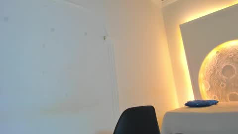 Allanna online show from December 9, 2024, 3:33 pm