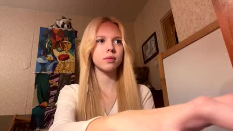 Lina online show from October 27, 2025, 5:33 am