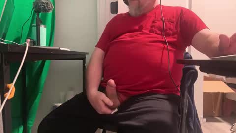 Allergictolove online show from February 17, 2025, 9:41 pm