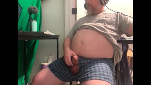 Allergictolove online show from February 20, 2025, 8:25 pm