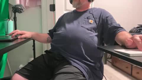 Allergictolove online show from September 21, 2025, 9:16 pm