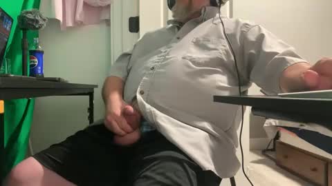 Allergictolove online show from September 30, 2025, 8:03 pm