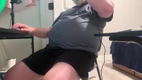 Allergictolove online show from April 15, 2026, 3:02 am